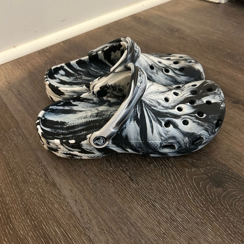 Marble crocs